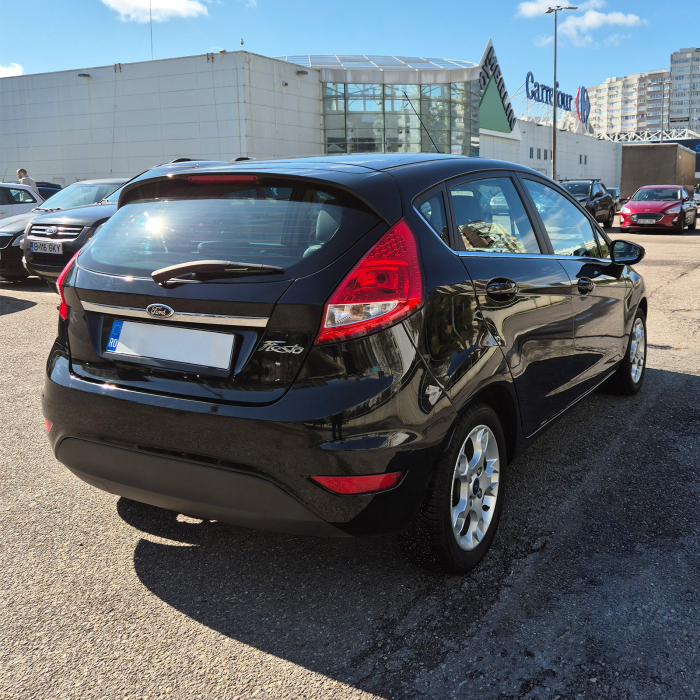 Ford Fiesta de închiriat în București [4]