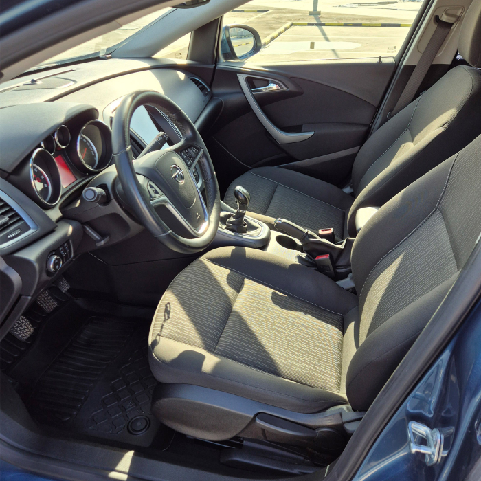 Închiriere Opel Astra [6]