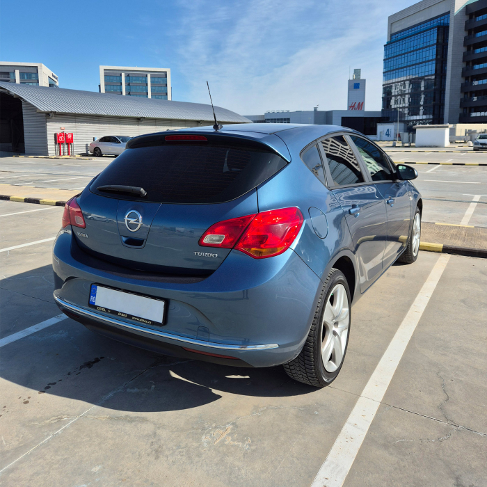 Închiriere Opel Astra [3]