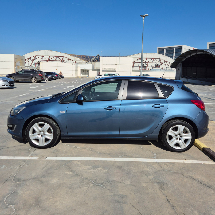 Închiriere Opel Astra [4]