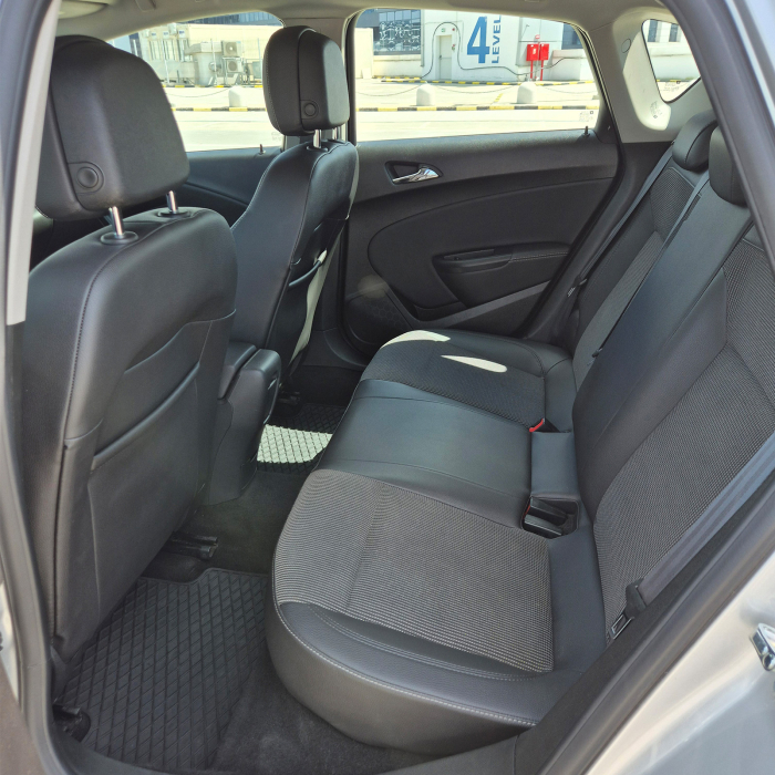 Închiriere Opel Astra Automat [7]