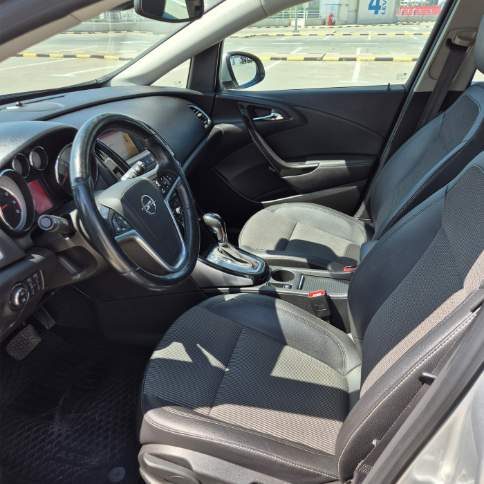 Închiriere Opel Astra Automat [5]