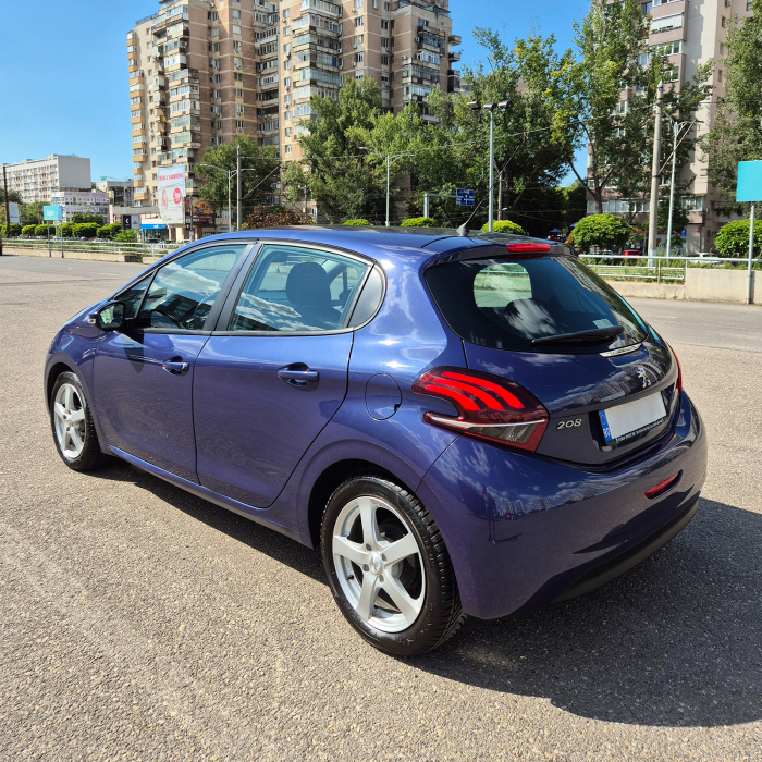 Închiriere Peugeot 208 [3]