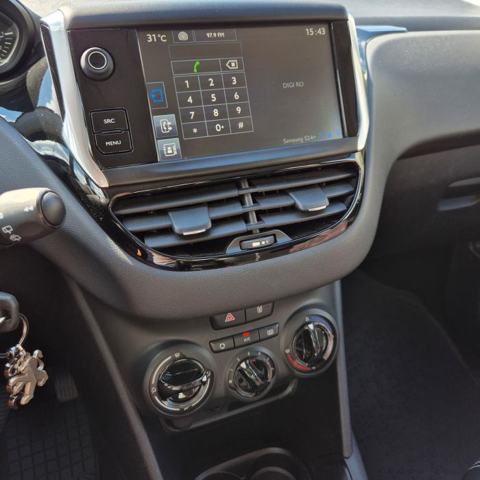 Închiriere Peugeot 208 [6]