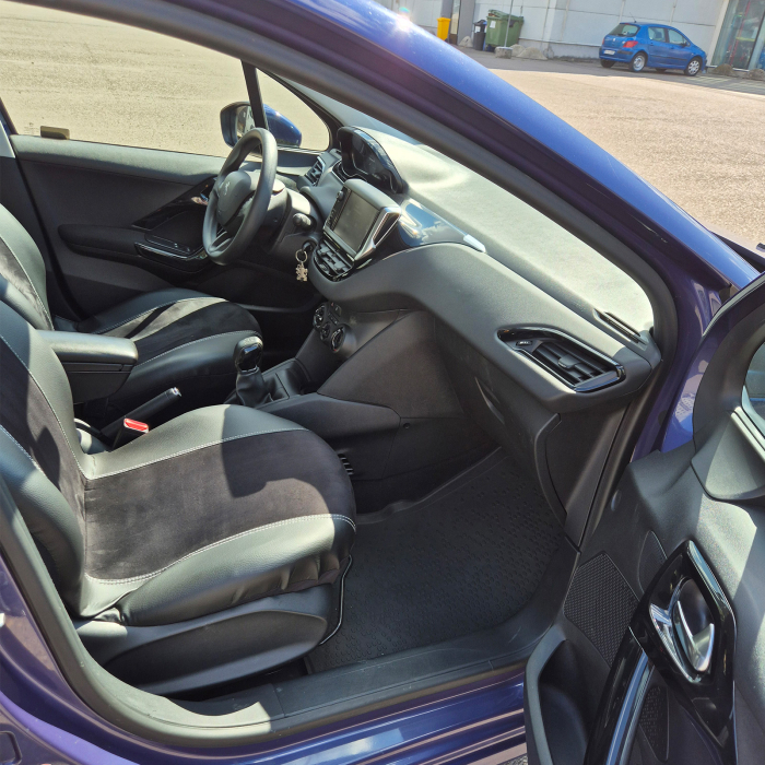 Închiriere Peugeot 208 [8]