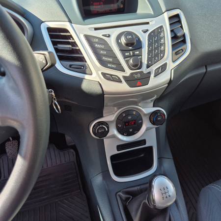 Ford Fiesta de închiriat în București [6]