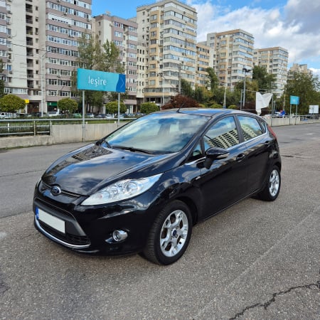 Maşini de închiriat - Ford Fiesta de închiriat în București