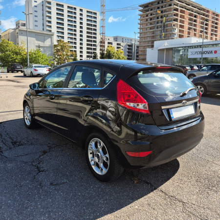 Ford Fiesta de închiriat în București [2]