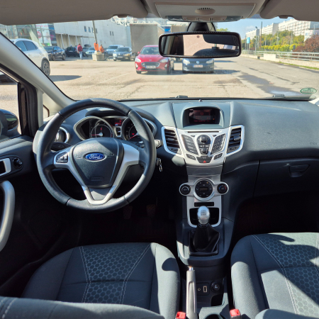 Ford Fiesta de închiriat în București [5]
