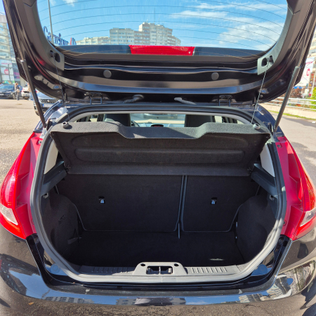 Ford Fiesta de închiriat în București [9]