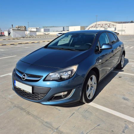 Maşini de închiriat - Închiriere Opel Astra