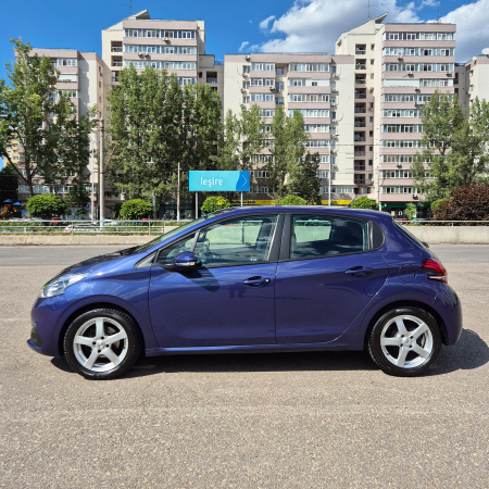 Închiriere Peugeot 208 [3]