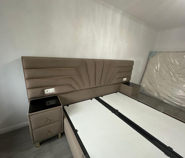 Pat tapitat Venus, cadru metalic cu somiera rabatabila si lada depozitare [15]