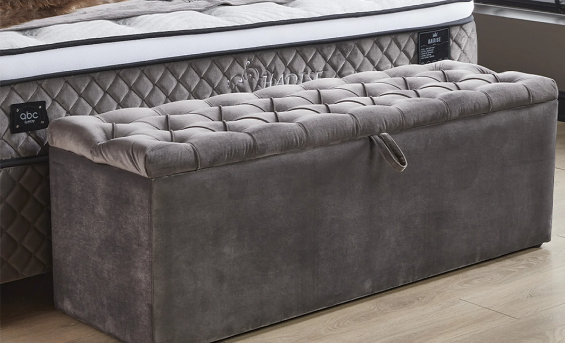 Pat Hadise Grey 160x200 [6]