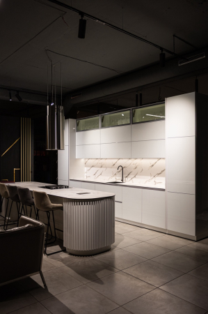 White Peace Kitchen 4700 × 2700 × 600 mm [3]