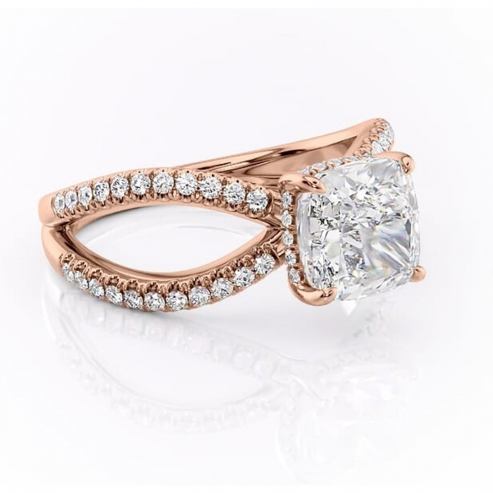 Inel de logodnă Acacia din aur Rose 18kt cu moissanite tăietură pernă – Montură pavé rafinată pentru profil înalt | Personalizează și configurează gratuit online [1]