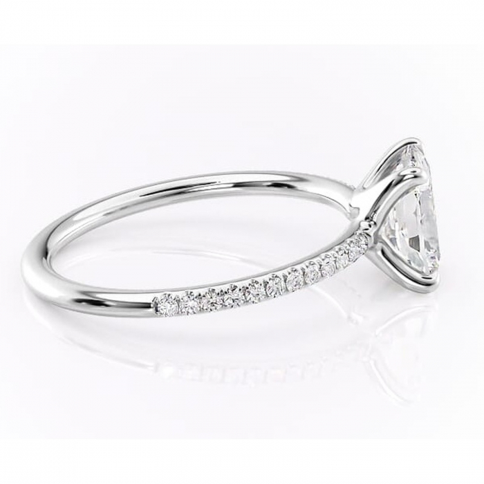 Inel de logodnă Adelaide din aur Alb 14kt cu moissanite tăietură pernă – Montură pavé rafinată pentru profil jos | Personalizează și configurează gratuit online [2]