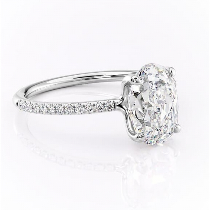 Inel de logodnă Adelaide din aur Alb 14kt cu moissanite tăietură ovală – Montură pavé rafinată pentru profil jos | Personalizează și configurează gratuit online [1]