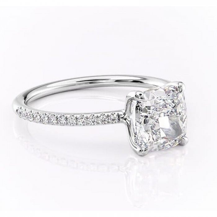Inel de logodnă Adelaide din aur Alb 14kt cu moissanite tăietură pernă – Montură pavé rafinată pentru profil jos | Personalizează și configurează gratuit online [1]