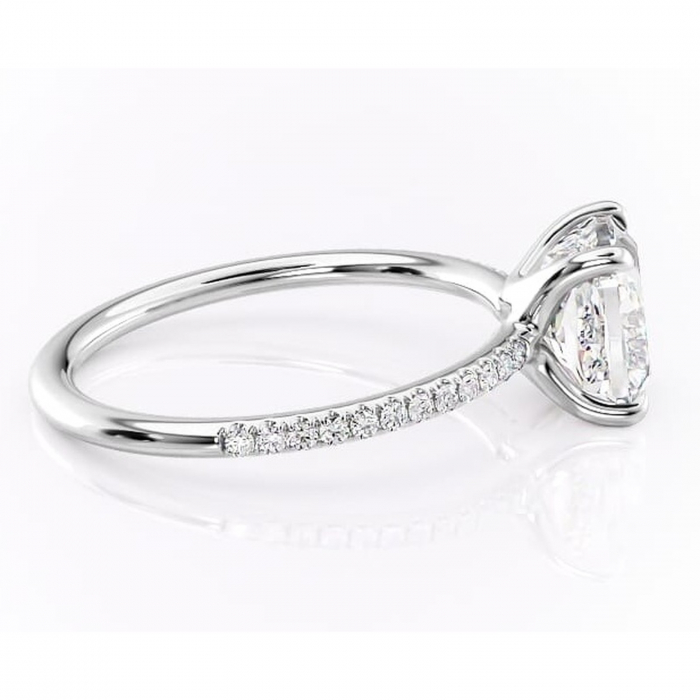 Inel de logodnă Adelaide din aur Alb 14kt cu moissanite tăietură pernă – Montură pavé rafinată pentru profil jos | Personalizează și configurează gratuit online [2]