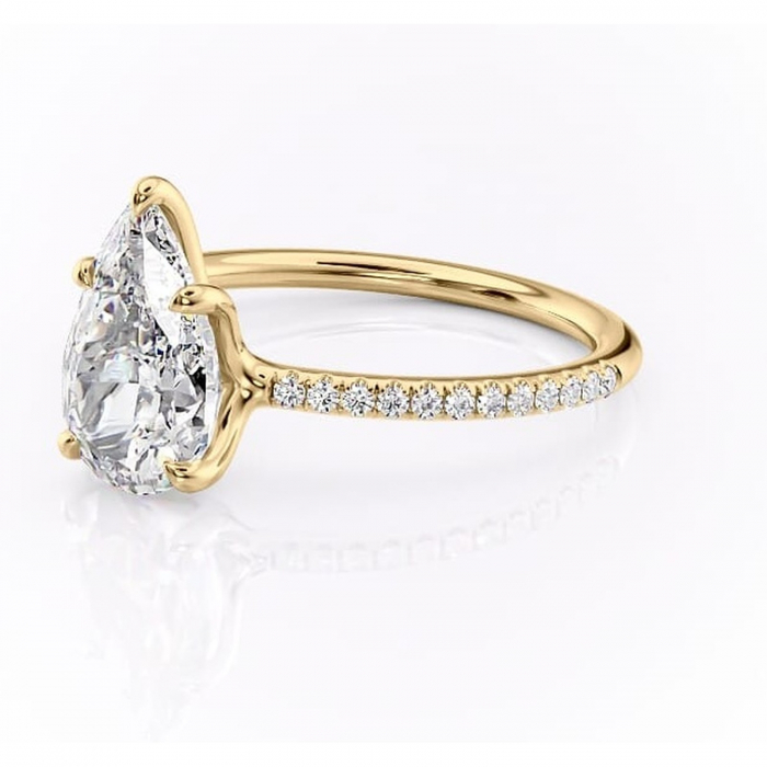 Inel de logodnă Adelaide din aur Galben 14kt cu moissanite tăietură pară – Montură pavé rafinată pentru profil jos | Personalizează și configurează gratuit online [7]