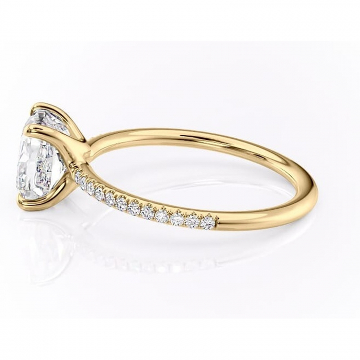 Inel de logodnă Adelaide din aur Galben 18kt cu moissanite tăietură pernă – Montură pavé rafinată pentru profil jos | Personalizează și configurează gratuit online [6]
