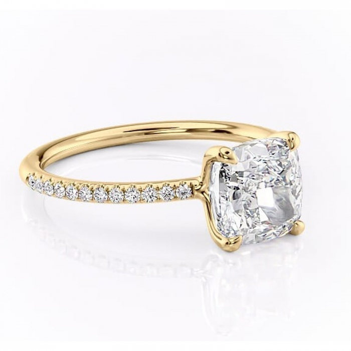 Inel de logodnă Adelaide din aur Galben 18kt cu moissanite tăietură pernă – Montură pavé rafinată pentru profil jos | Personalizează și configurează gratuit online [1]