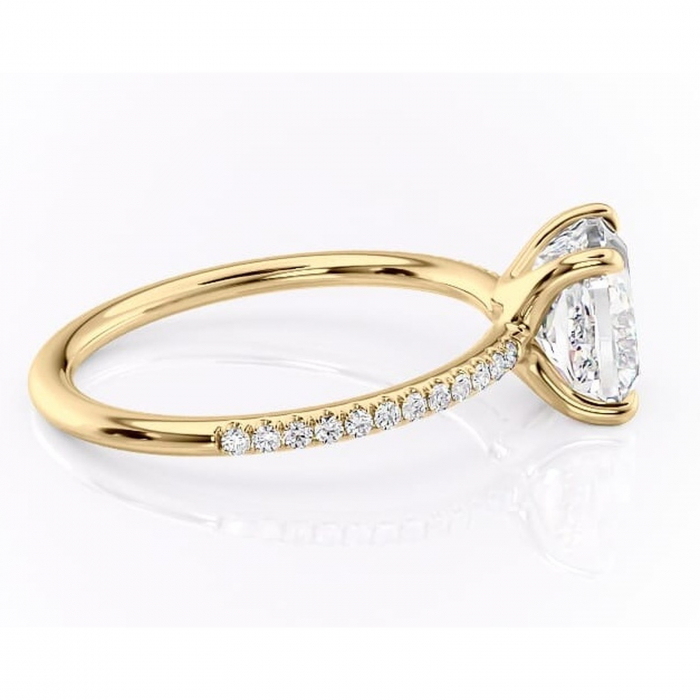 Inel de logodnă Adelaide din aur Galben 18kt cu moissanite tăietură pernă – Montură pavé rafinată pentru profil jos | Personalizează și configurează gratuit online [2]