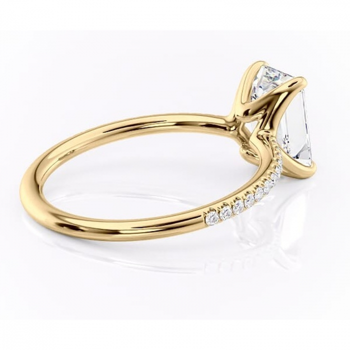 Inel de logodnă Adelaide din aur Galben 14kt cu moissanite tăietură smarald – Montură pavé rafinată pentru profil jos | Personalizează și configurează gratuit online [3]