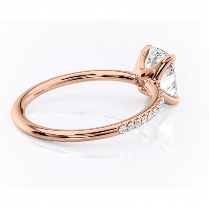 Inel de logodnă Adelaide din aur Rose 14kt cu moissanite tăietură pernă – Montură pavé rafinată pentru profil jos | Personalizează și configurează gratuit online [3]