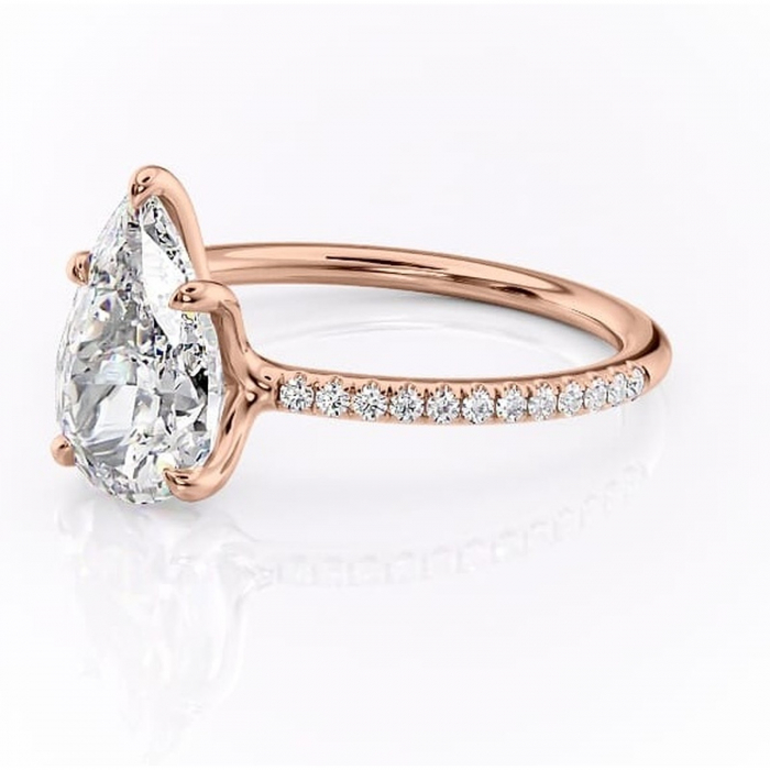 Inel de logodnă Adelaide din aur Rose 18kt cu moissanite tăietură pară – Montură pavé rafinată pentru profil jos | Personalizează și configurează gratuit online [7]