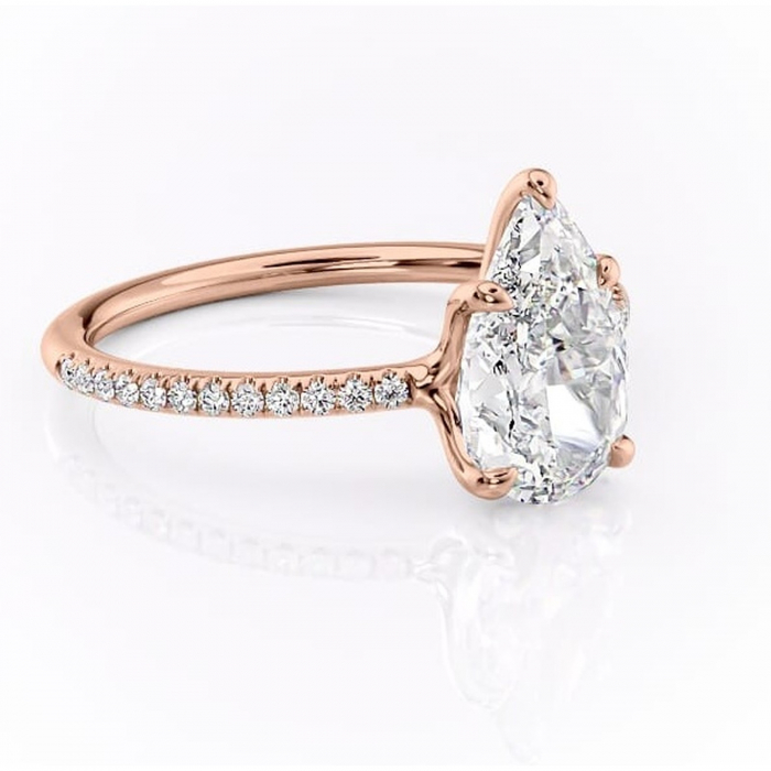 Inel de logodnă Adelaide din aur Rose 18kt cu moissanite tăietură pară – Montură pavé rafinată pentru profil jos | Personalizează și configurează gratuit online [1]