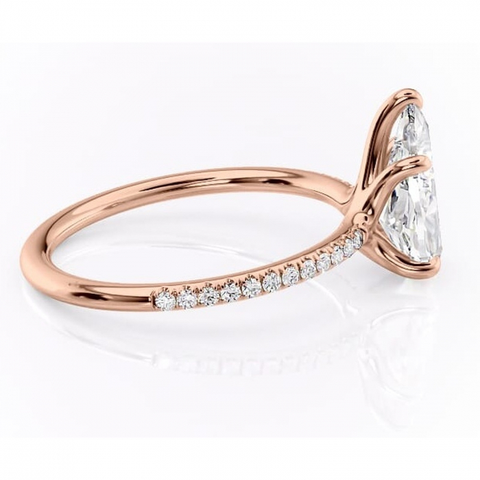 Inel de logodnă Adelaide din aur Rose 18kt cu moissanite tăietură pară – Montură pavé rafinată pentru profil jos | Personalizează și configurează gratuit online [2]