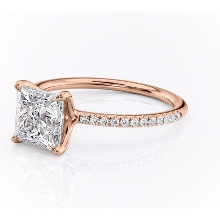 Inel de logodnă Adelaide din aur Rose 18kt cu moissanite tăietură princess – Montură pavé rafinată pentru profil jos | Personalizează și configurează gratuit online [7]