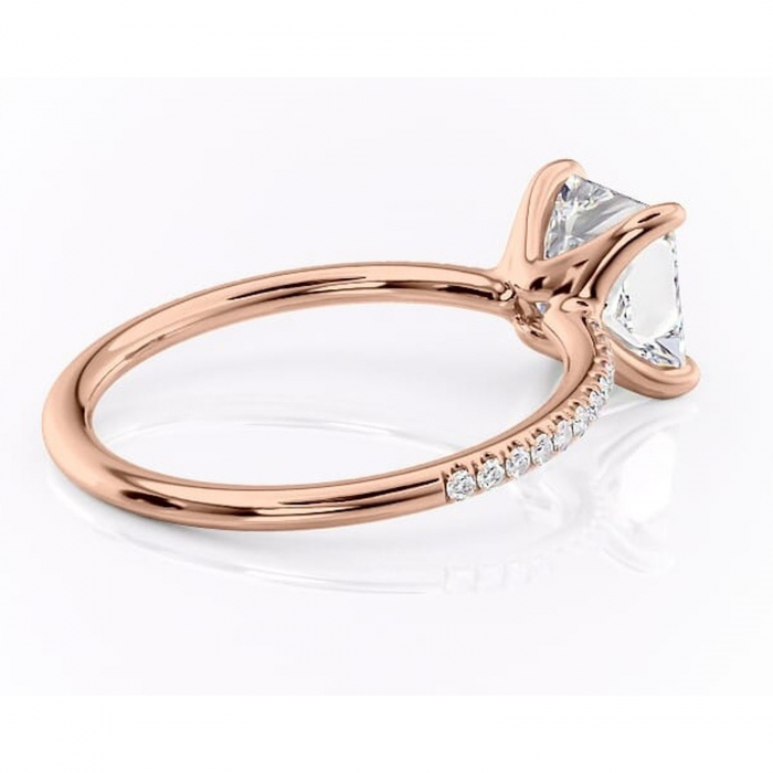Inel de logodnă Adelaide din aur Rose 18kt cu moissanite tăietură princess – Montură pavé rafinată pentru profil jos | Personalizează și configurează gratuit online [3]