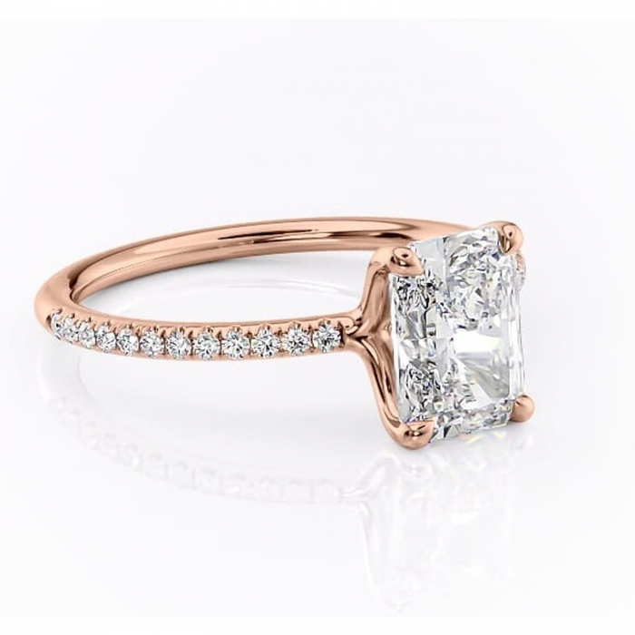 Inel de logodnă Adelaide din aur Rose 14kt cu moissanite tăietură radiantă – Montură pavé rafinată pentru profil jos | Personalizează și configurează gratuit online [1]
