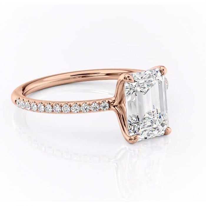 Inel de logodnă Adelaide din aur Rose 14kt cu moissanite tăietură smarald – Montură pavé rafinată pentru profil jos | Personalizează și configurează gratuit online [1]