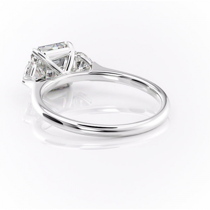 Inel de logodnă Aislyn din aur Alb 14kt cu moissanite tăietură asscher – Montură cu trei pietre rafinată pentru profil înalt | Personalizează și configurează gratuit online [4]
