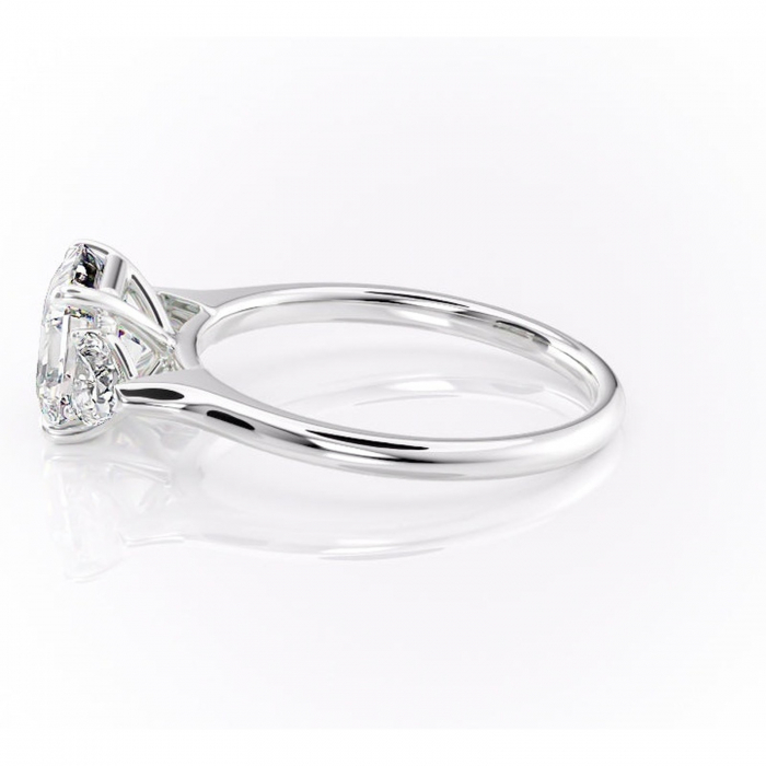 Inel de logodnă Aislyn din aur Alb 14kt cu moissanite tăietură asscher – Montură cu trei pietre rafinată pentru profil înalt | Personalizează și configurează gratuit online [6]