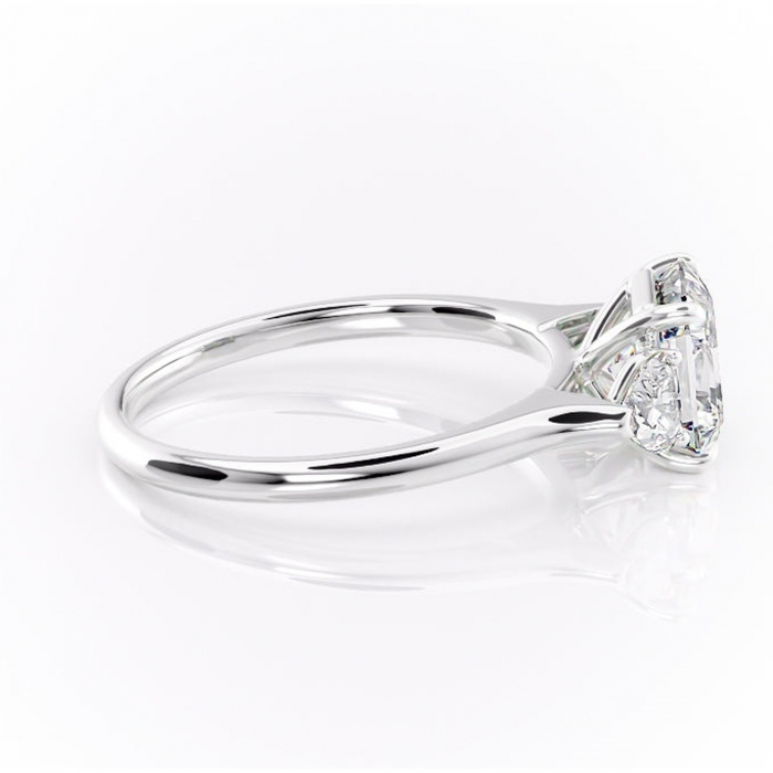 Inel de logodnă Aislyn din aur Alb 14kt cu moissanite tăietură asscher – Montură cu trei pietre rafinată pentru profil înalt | Personalizează și configurează gratuit online [2]