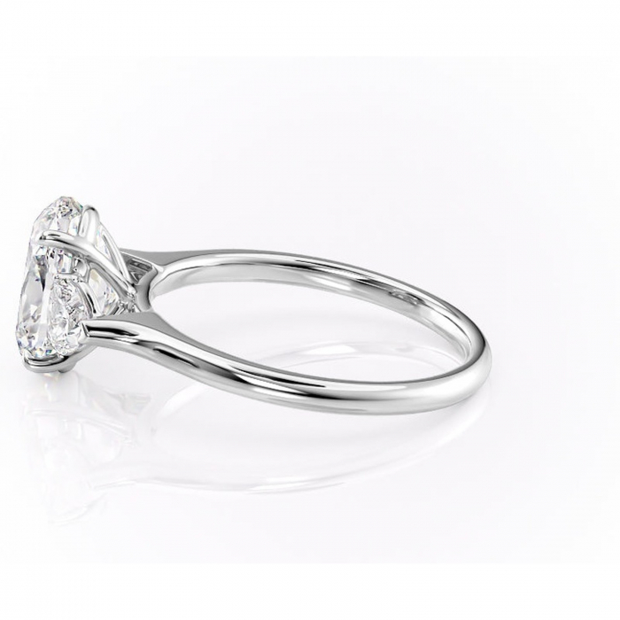 Inel de logodnă Aislyn din aur Alb 14kt cu moissanite tăietură ovală – Montură cu trei pietre rafinată pentru profil înalt | Personalizează și configurează gratuit online [6]