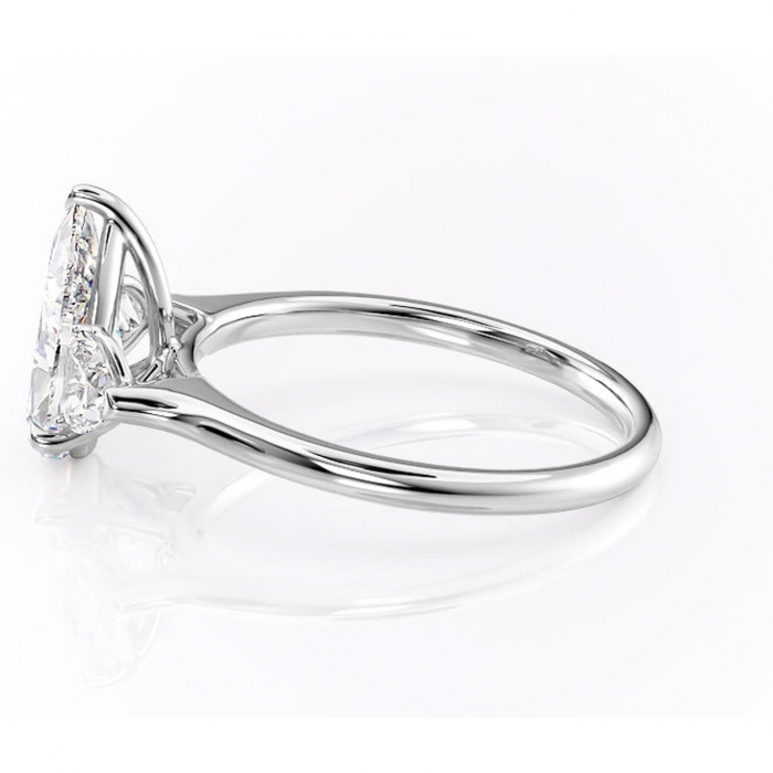 Inel de logodnă Aislyn din aur Alb 14kt cu moissanite tăietură pară – Montură cu trei pietre rafinată pentru profil înalt | Personalizează și configurează gratuit online [6]