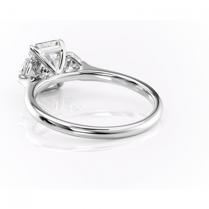 Inel de logodnă Aislyn din aur Alb 14kt cu moissanite tăietură radiantă – Montură cu trei pietre rafinată pentru profil înalt | Personalizează și configurează gratuit online [4]