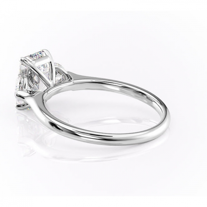 Inel de logodnă Aislyn din aur Alb 14kt cu moissanite tăietură smarald – Montură cu trei pietre rafinată pentru profil înalt | Personalizează și configurează gratuit online [5]