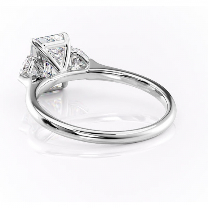 Inel de logodnă Aislyn din aur Alb 14kt cu moissanite tăietură smarald – Montură cu trei pietre rafinată pentru profil înalt | Personalizează și configurează gratuit online [4]