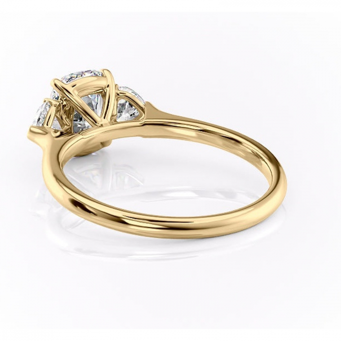 Inel de logodnă Aislyn din aur Galben 14kt cu moissanite tăietură asscher – Montură cu trei pietre rafinată pentru profil înalt | Personalizează și configurează gratuit online [4]