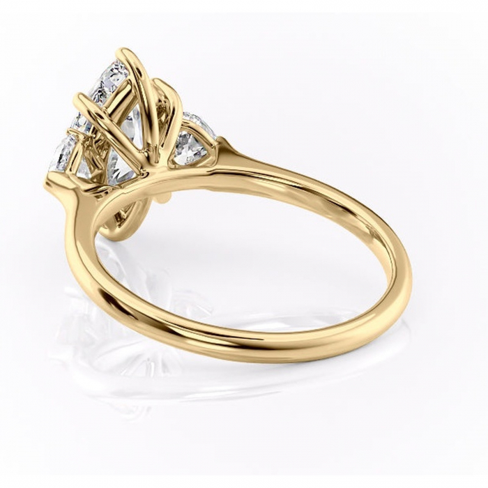 Inel de logodnă Aislyn din aur Galben 14kt cu moissanite tăietură marquise – Montură cu trei pietre rafinată pentru profil înalt | Personalizează și configurează gratuit online [4]