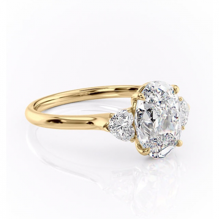 Inel de logodnă Aislyn din aur Galben 14kt cu moissanite tăietură ovală – Montură cu trei pietre rafinată pentru profil înalt | Personalizează și configurează gratuit online [1]