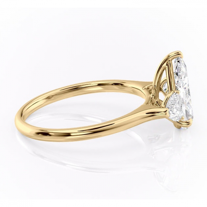 Inel de logodnă Aislyn din aur Galben 14kt cu moissanite tăietură pară – Montură cu trei pietre rafinată pentru profil înalt | Personalizează și configurează gratuit online [2]
