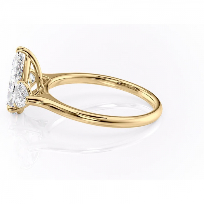 Inel de logodnă Aislyn din aur Galben 14kt cu moissanite tăietură pară – Montură cu trei pietre rafinată pentru profil înalt | Personalizează și configurează gratuit online [6]